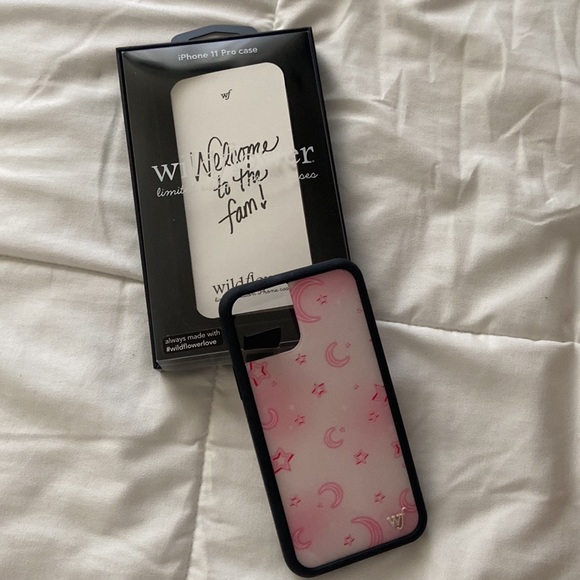 This is an iPhone 11 Pro wildflower phone case - Picture 5 of 5